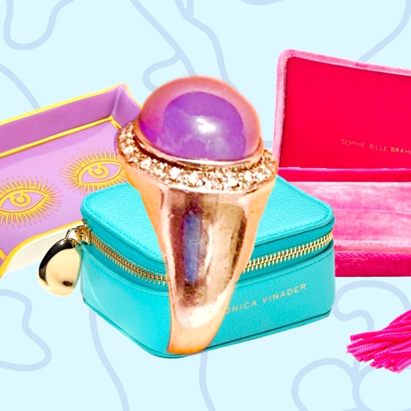 Beautiful Woman Beautiful Jewelry Blue Chalcedony Oval Cabochon Stone Ring - Picture 2 of 16